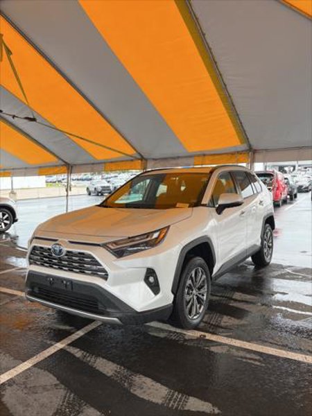 Certified 2022 Toyota Tacoma SR image 1