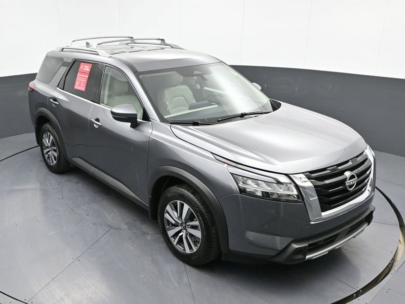 Certified 2024 Nissan Pathfinder SL image 1