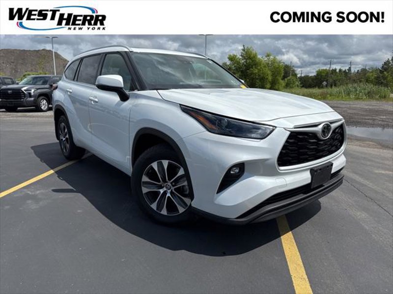 Certified 2022 Toyota Highlander XLE image 1