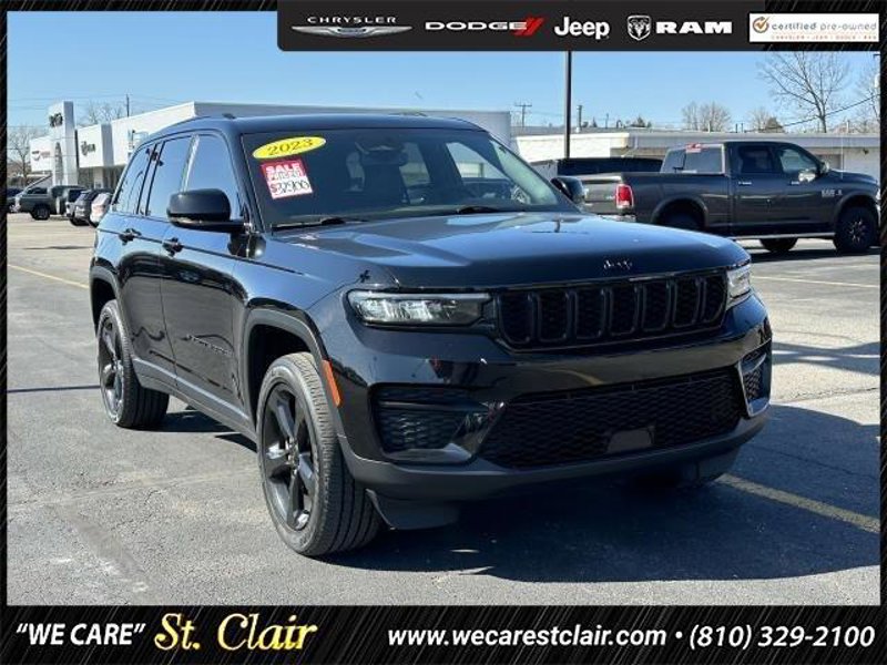 Certified 2023 Jeep Grand Cherokee Altitude image 1