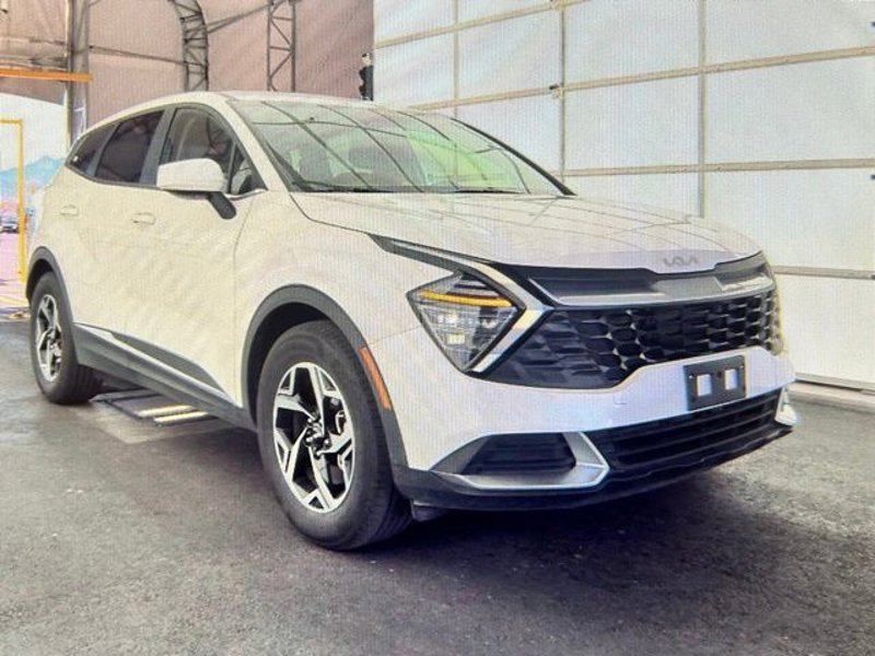 Certified 2024 Kia Sportage LX image 1