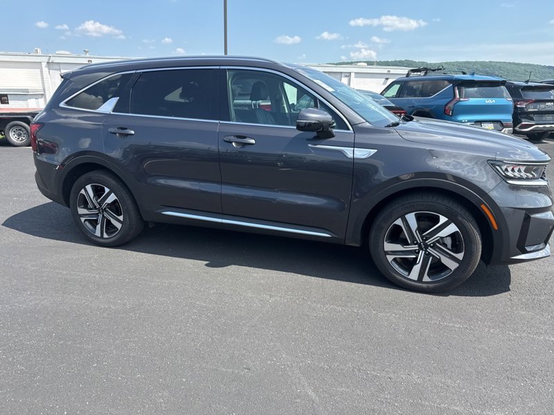 Certified 2023 Kia Sorento EX image 1