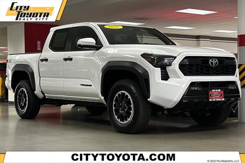 Certified 2025 Toyota Tacoma TRD Off-Road image 1