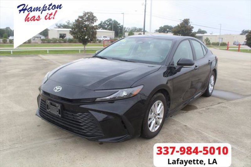 Certified 2025 Toyota Camry LE image 1