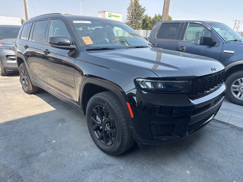 Used 2024 Jeep Grand Cherokee L Laredo image 1