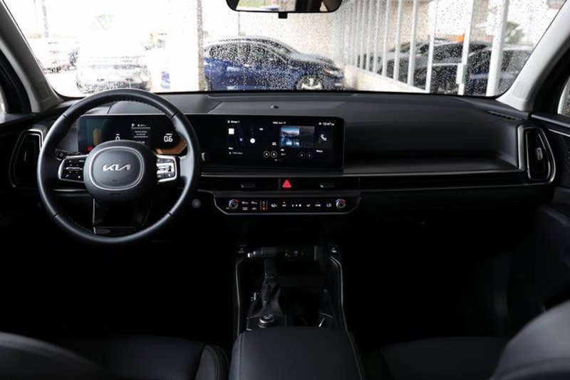 Certified 2025 Kia Sorento S w/ Panoramic Sunroof Package image 1