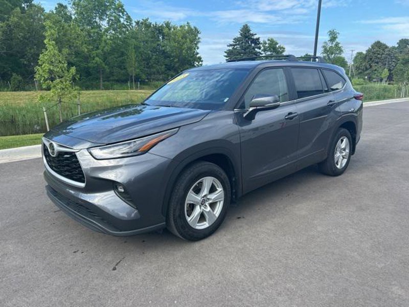 Certified 2023 Toyota Highlander LE image 1