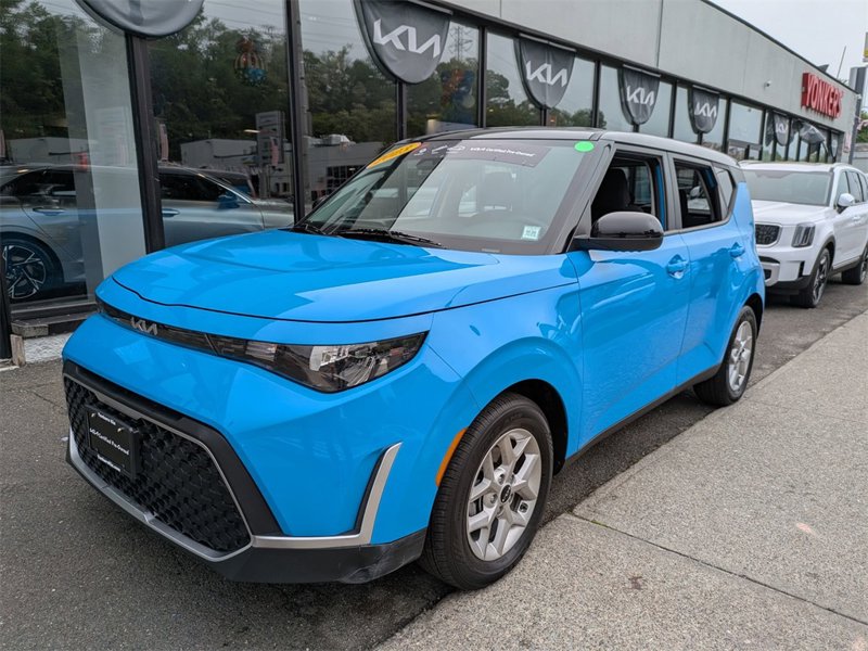 Certified 2023 Kia Soul S image 1