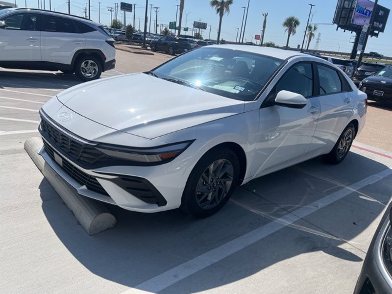 Certified 2024 Hyundai Elantra SEL image 1