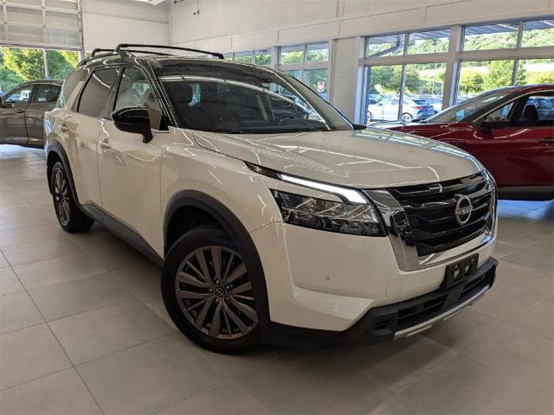 Certified 2023 Nissan Pathfinder SL image 1