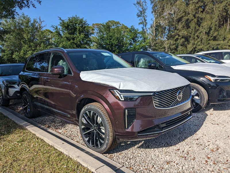 New 2025 Volvo XC90 T8 Plus image 1