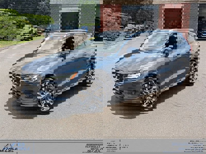 Certified 2024 Volvo V60 B5 Cross Country Plus image 1