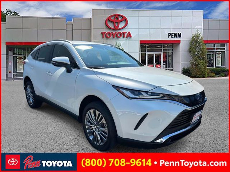 Certified 2022 Toyota Venza LE image 1