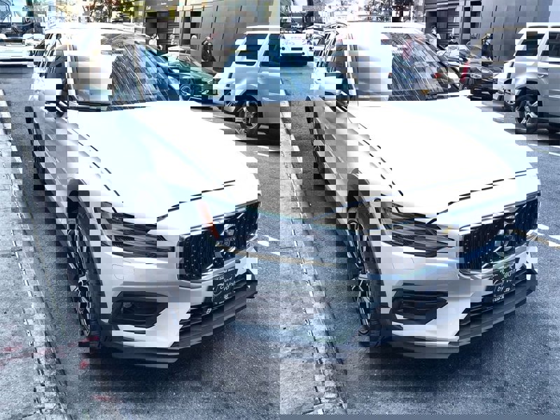 Certified 2022 Volvo V60 T5 Cross Country w/ Advanced Package image 1
