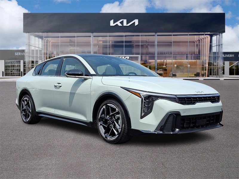 Certified 2025 Kia K4 GT-Line image 1