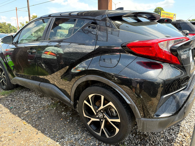 Used 2019 Toyota C-HR LE image 1