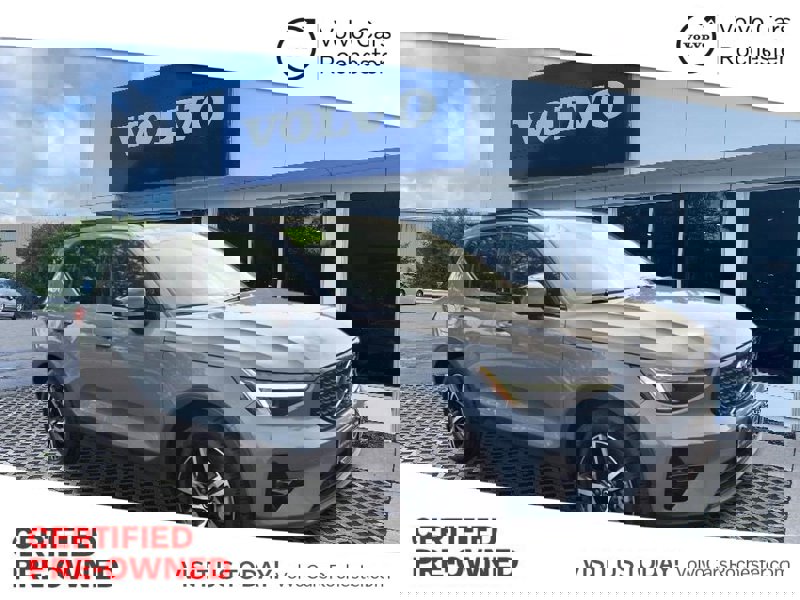 Certified 2023 Volvo XC40 B5 Plus image 1
