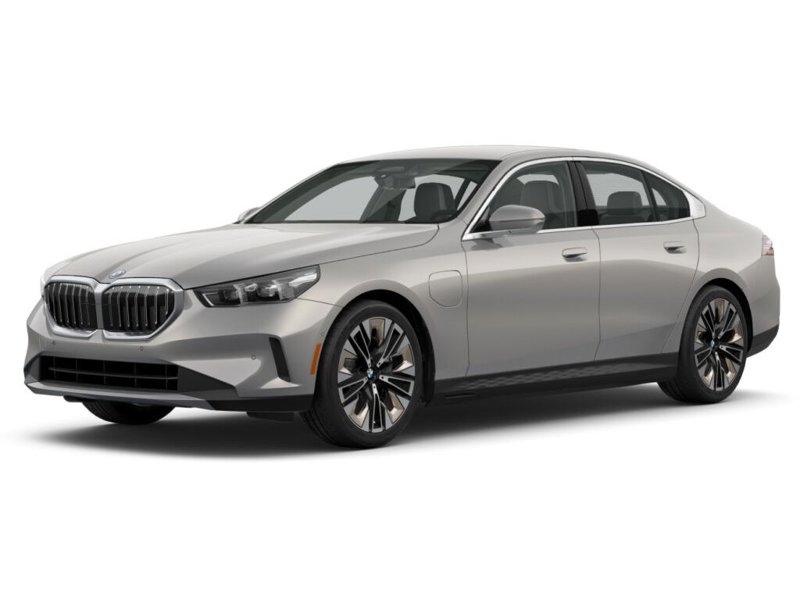 New 2026 BMW 550e xDrive image 1
