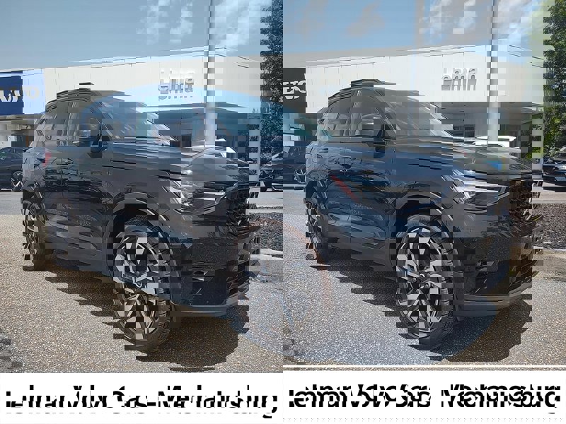 Certified 2025 Volvo XC40 B5 Plus image 1