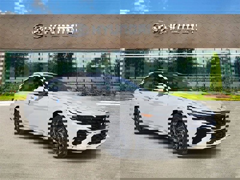 Certified 2025 Hyundai Elantra SEL image 1