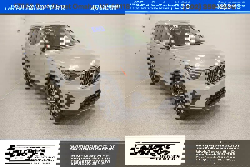 Certified 2025 Volvo XC40 B5 Plus image 1