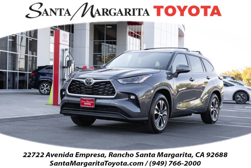 Certified 2024 Toyota Highlander XLE image 1