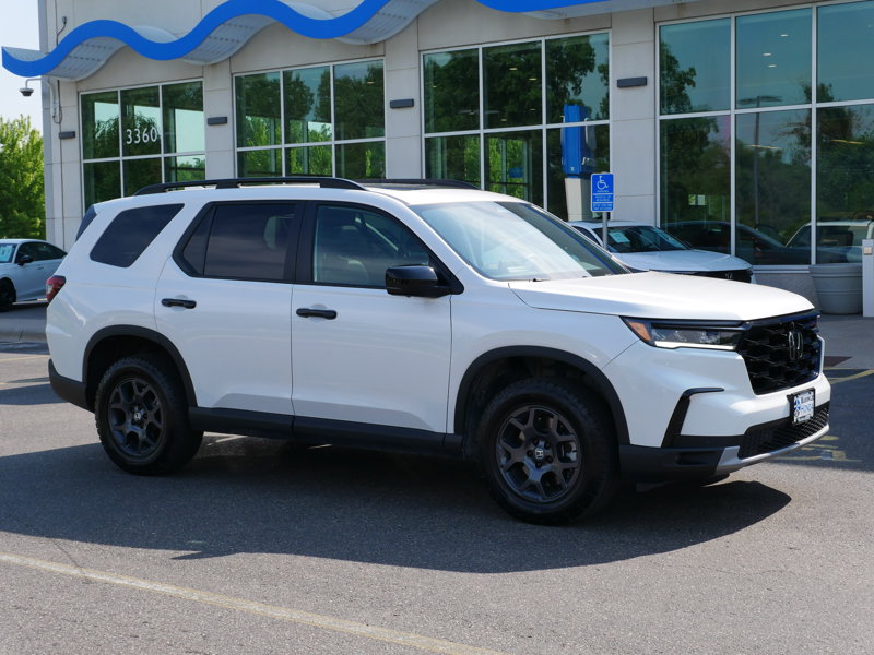 Certified 2025 Honda Pilot TrailSport image 1