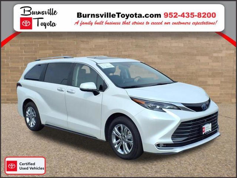 Certified 2024 Toyota Sienna Platinum image 1