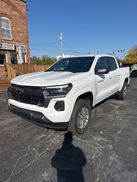 New 2024 Chevrolet Colorado LT w/ LT Convenience Package III image 1
