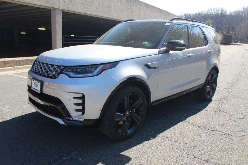 Certified 2024 Land Rover Discovery Metropolitan Edition image 1