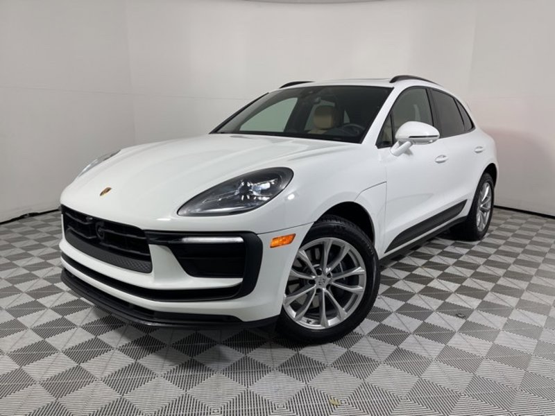 Certified 2025 Porsche Macan image 1