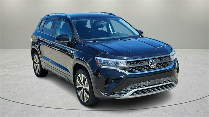 Certified 2022 Volkswagen Taos SE image 1
