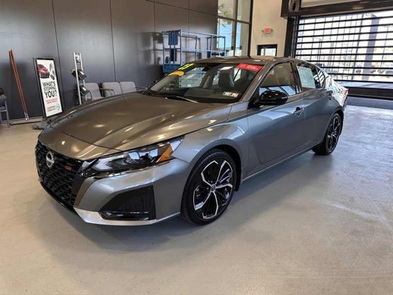 Certified 2023 Nissan Altima 2.5 SR w/ SR Premium Package image 1