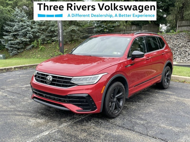 Certified 2024 Volkswagen Tiguan SE R-Line image 1